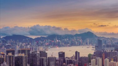 Gökdelenlerin yer aldığı yüksek bir noktadan çekilen şehir manzarası