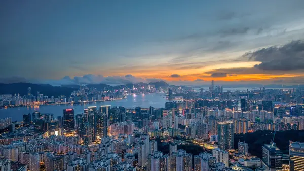 Gökdelenlerin yer aldığı yüksek bir noktadan çekilen şehir manzarası