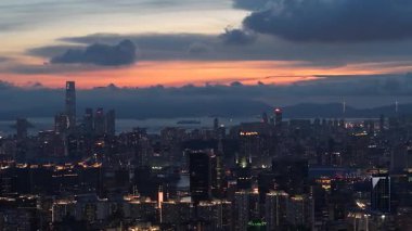 Kowloon Şehir Manzarası Gökyüzü Hareketli Sokaklar Hong Kong, 8 Haziran 2025