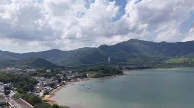 7 Haziran 2025 'te Plover Cove Hong Kong kırsalındaki serin su deposu manzarası