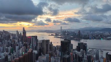 Victoria Limanı Panoramik Skyline Waterfront View Hong Kong, 10 Haziran 2025