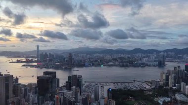 Victoria Limanı Panoramik Skyline Waterfront View Hong Kong, 10 Haziran 2025