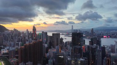 Hong Kong Skyline İkonik Gökdelenler Şehir Sahili Görünümü, 10 Haziran 2025