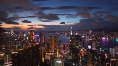 Hong Kong Skyline İkonik Gökdelenler Şehir Sahili Görünümü, 10 Haziran 2025