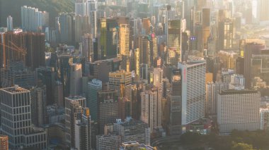 Bir Causeway Körfezi Yankıları Şehir Ritmleriyle