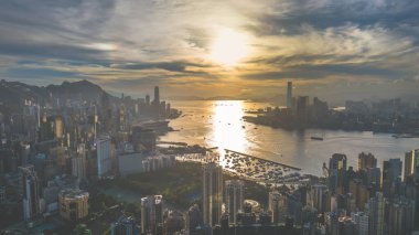 Kowloon Hong Kong 'da Günbatımı Skyline Liman Manzarası
