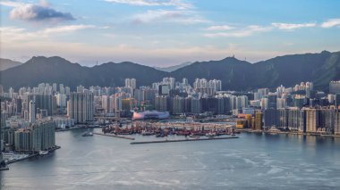 Tayfun Sığınma Evi 'nde Tekneler Sessizce Sürükleniyor