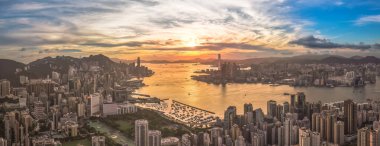 Bir Günbatımı Silueti Crown Kowloon Urban Majesteleri