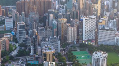 Bir Causeway Körfezi Yankıları Şehir Ritmleriyle