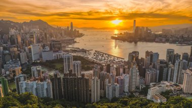 Bir Günbatımı Silueti Crown Kowloon Urban Majesteleri