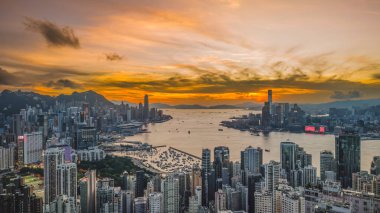 Bir Günbatımı Silueti Crown Kowloon Urban Majesteleri