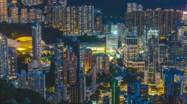 Şehir Işıkları Causeway Bay Twilight 'ta Dans Ediyor