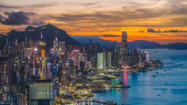 Liman Işıkları Merkez Alacakaranlık Saati 'nde Uyanın