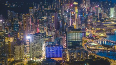 Şehir Işıkları Causeway Bay Twilight 'ta Dans Ediyor