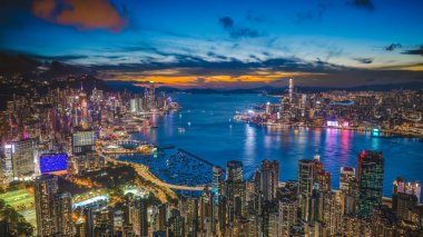 Harbour Dreams Gece Havasında Sürükleniyor