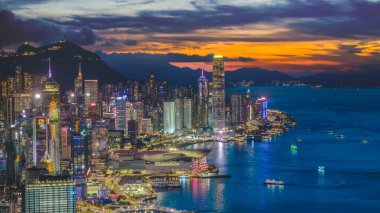 Liman Işıkları Merkez Alacakaranlık Saati 'nde Uyanın