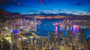 Harbour Dreams Gece Havasında Sürükleniyor