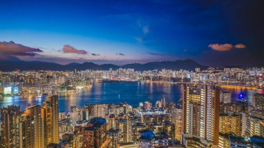 Harbour Dreams Gece Havasında Sürükleniyor