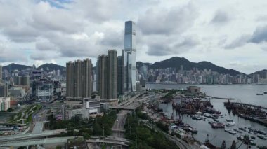 Batı Kowloon Hong Kong 'daki Modern Ofis Binaları, 29 Haziran 2025