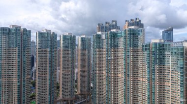 Detaylı şehir planına sahip birden fazla yüksek konut binası manzarası