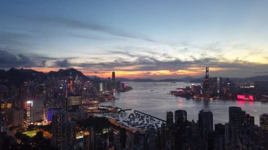 Victoria Limanı Panoramik Limanı Iconic Skyline Hong Kong, 24 Haziran 2025