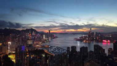 Victoria Limanı Panoramik Limanı Iconic Skyline Hong Kong, 24 Haziran 2025