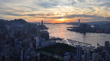 Victoria Liman Kapısı İkonik Skyline Sahil Görünümü Hong Kong, 24 Haziran 2025