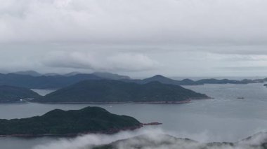 Huzurlu Sahil Manzarası Liman Barınağı Hong Kong 1 Temmuz 2025