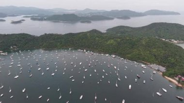 Ma Lam Wat 'ın sakin kırsal manzarası Yeşillik ile 4 Temmuz 2025