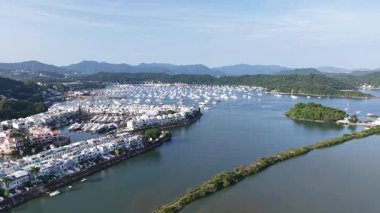 Güzel Marina Koyu Tekneleri ve Sakin Su Yansımaları 4 Temmuz 2025