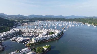 Güzel Marina Koyu Tekneleri ve Sakin Su Yansımaları 4 Temmuz 2025