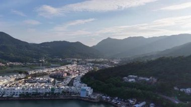 Güzel Marina Koyu Tekneleri ve Sakin Su Yansımaları 4 Temmuz 2025