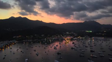 Hebe Haven 'daki Twilight Harbor Sahnesi Sai Kung Hong Kong 4 Temmuz 2025