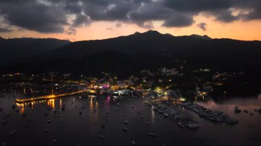 Hebe Haven 'daki Twilight Harbor Sahnesi Sai Kung Hong Kong 4 Temmuz 2025