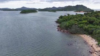 Açık Mavi Deniz 'le Yeung Chau Plajında Sakin Öğleden Sonra 5 Temmuz 2025