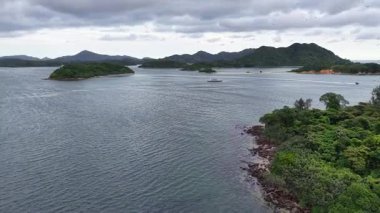 Açık Mavi Deniz 'le Yeung Chau Plajında Sakin Öğleden Sonra 5 Temmuz 2025