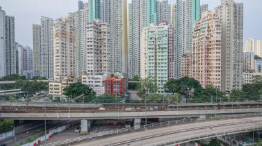Yükseltilmiş Tren Rayları, Hong Kong 'un Hareketli Şehir Manzarası