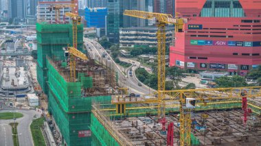 Vinçlerin yer aldığı hareketli İnşaat Alanı, Hong Kong 'daki İskele Çerçeveleri