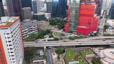 Kowloon Körfezi İstasyonu Şehir Manzaralı MTR Platformu 'nu 6 Temmuz 2025 