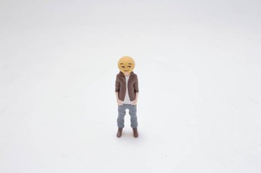 Minimalist Emoji Yüzlü Bir Şekil Şekil Gülümseyen