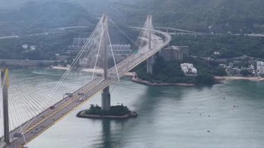 Yeni Bölgeleri ve Kowloon 'u birbirine bağlayan kablo destekli köprü, 13 Temmuz 2025