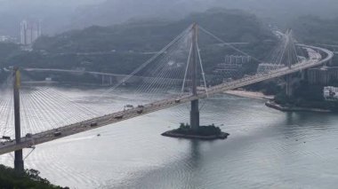 Yeni Bölgeleri ve Kowloon 'u birbirine bağlayan kablo destekli köprü, 13 Temmuz 2025