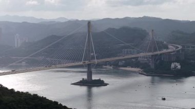 Yeni Bölgeleri ve Kowloon 'u birbirine bağlayan kablo destekli köprü, 13 Temmuz 2025