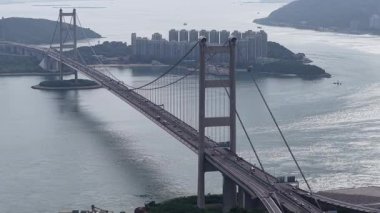 Yeni Bölgeleri ve Kowloon 'u birbirine bağlayan kablo destekli köprü, 13 Temmuz 2025