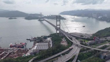 Yeni Bölgeleri ve Kowloon 'u birbirine bağlayan kablo destekli köprü, 13 Temmuz 2025