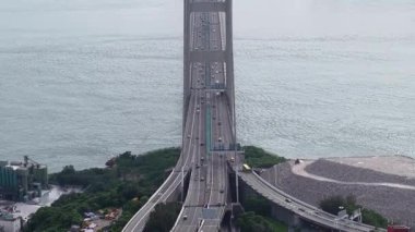 Yeni Bölgeleri ve Kowloon 'u birbirine bağlayan kablo destekli köprü, 13 Temmuz 2025