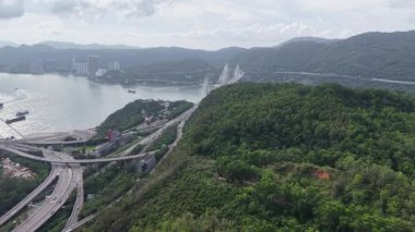 Tsing Yi Doğa Yolları Köprü ve Deniz, 13 Temmuz 2025 