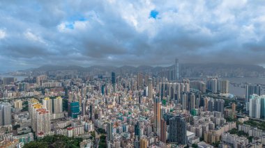 Eski ve yeni mimari karşıtlık yoluyla kentsel dönüşüm