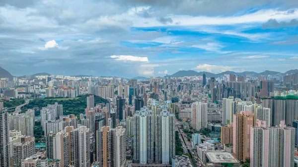 Eski ve yeni mimari karşıtlık yoluyla kentsel dönüşüm