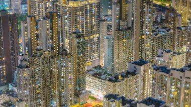 Şehir merkezi ışıklarla ve etkinliklerle parlıyor